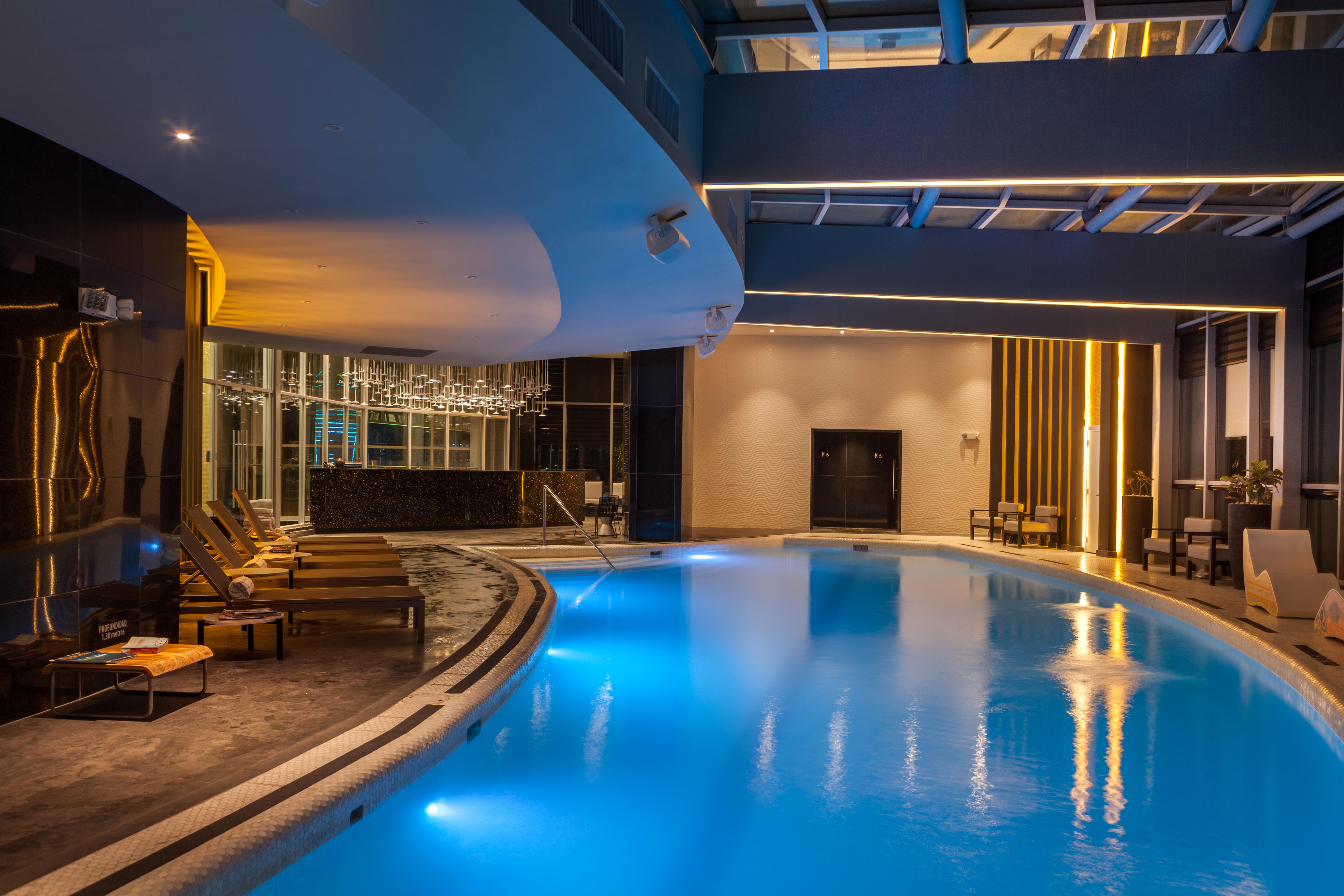 Hotel Las Americas Golden Tower Panama Luaran gambar The pool at the hotel