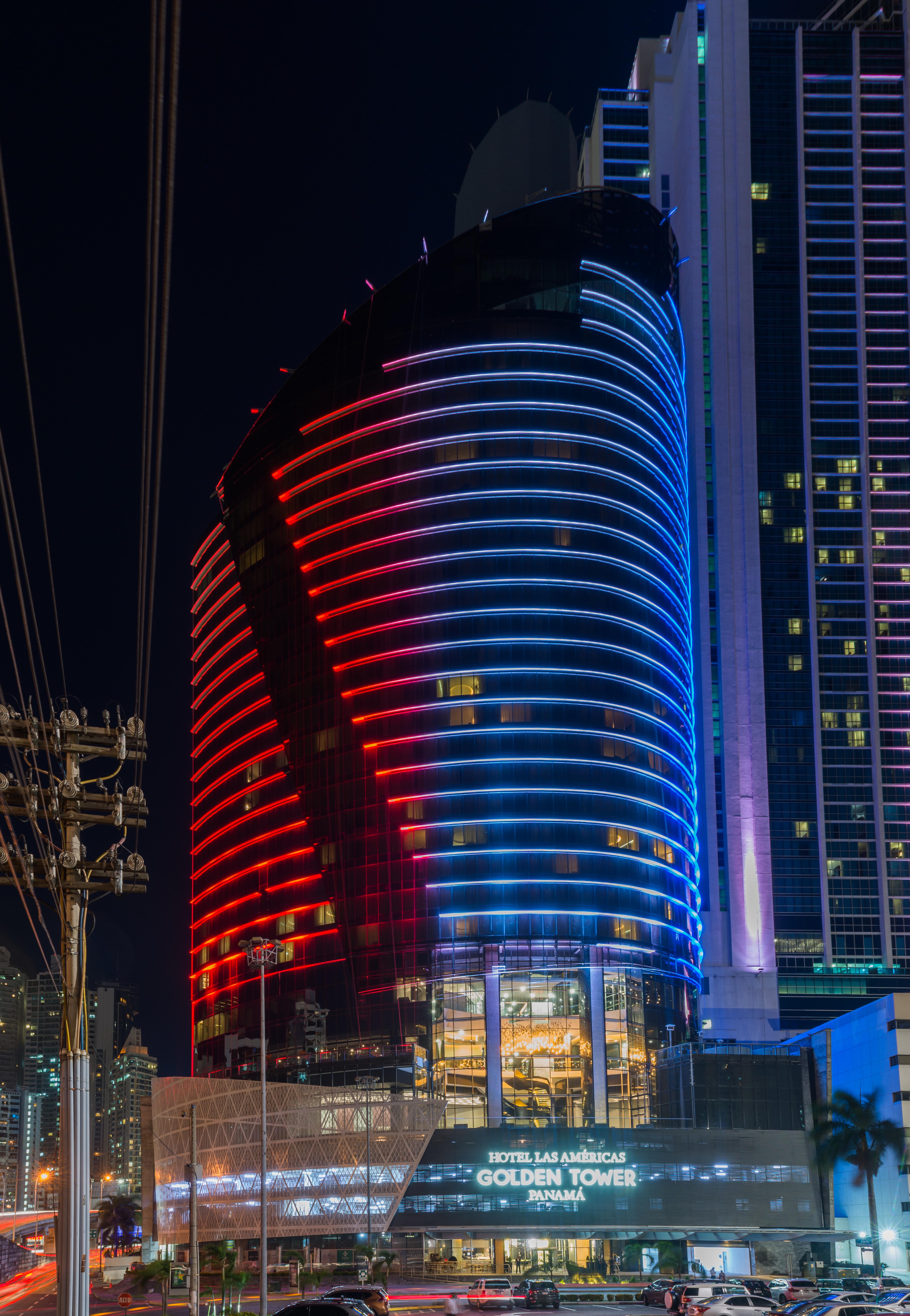 Hotel Las Americas Golden Tower Panama Luaran gambar The hotel at night