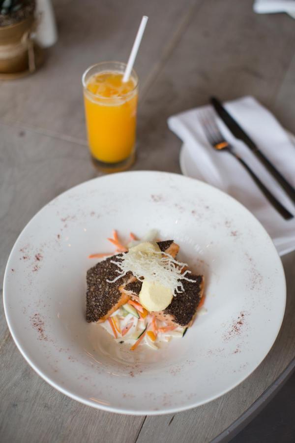 Hotel Las Americas Golden Tower Panama Luaran gambar A plate of salmon with a glass of orange juice